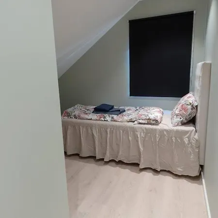 Cozy And New In -hill *