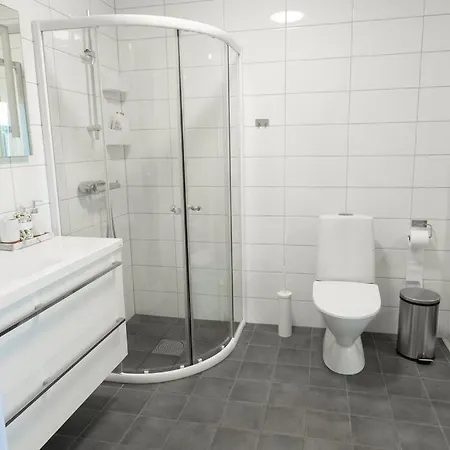 Cozy And New In -hill Apartment