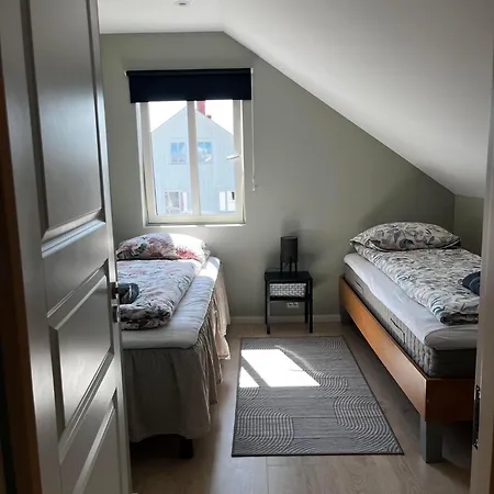 Cozy And New In -hill Apartment