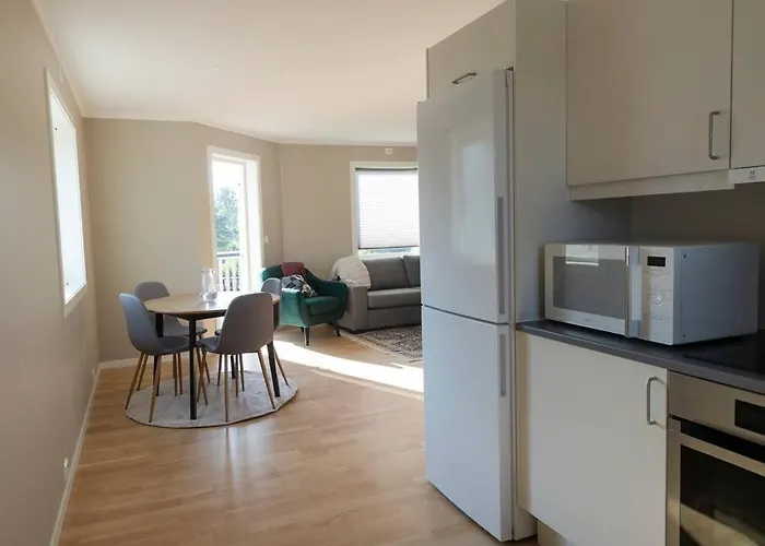 Cozy And New In -hill *