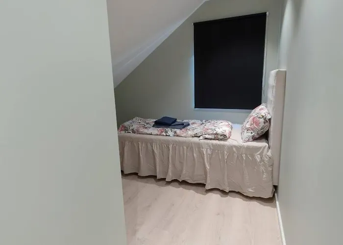 Cozy And New In -hill *